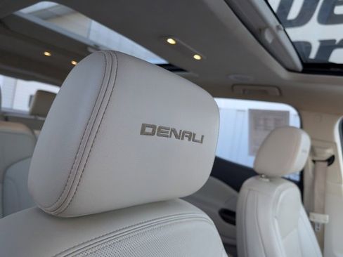 Used 2022 GMC Acadia Denali image 33