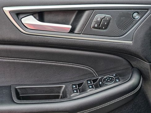 Used 2024 Ford Edge Titanium image 13