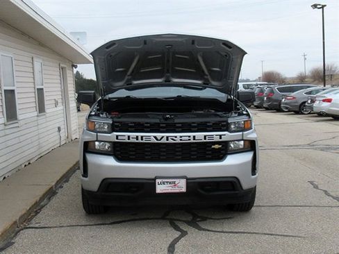 Used 2019 Chevrolet Silverado 1500 Custom w/ Custom Value Package AWD/4WD image 6