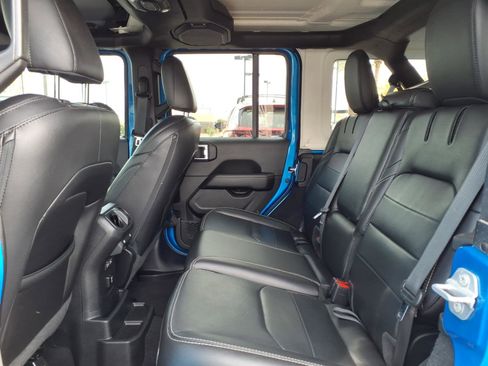 Used 2021 Jeep Wrangler Unlimited Sahara w/ Cold Weather Group image 15