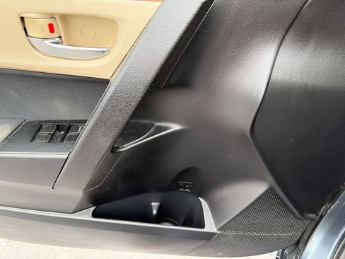 Used 2016 Toyota Corolla LE FWD image 13