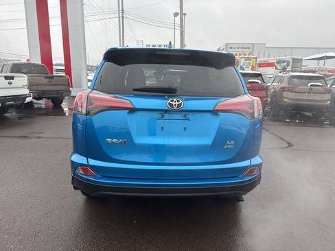 Used 2018 Toyota RAV4 LE image 6