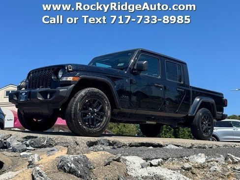 Used 2023 Jeep Gladiator Sport AWD/4WD image 1