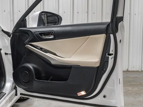 Used 2016 Lexus IS 200t RWD image 34