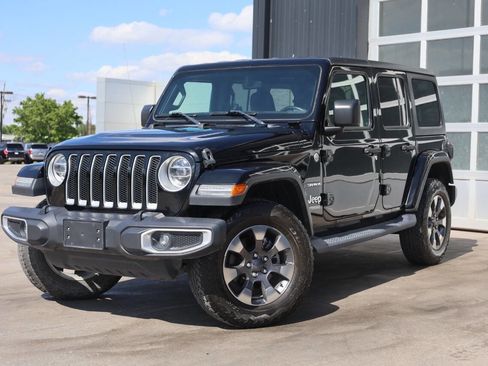 Used 2018 Jeep Wrangler Unlimited Sahara image 3