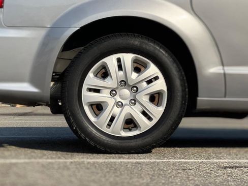 Used 2019 Dodge Grand Caravan SE image 37