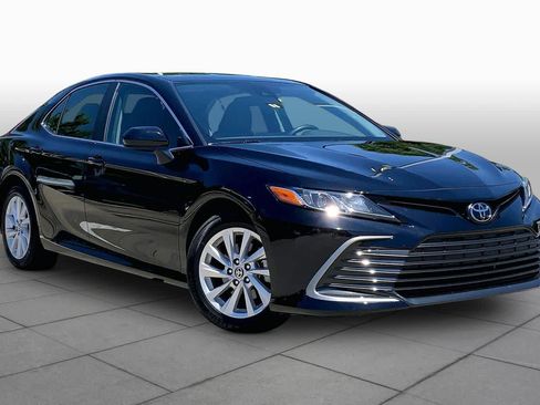 Used 2024 Toyota Camry LE FWD image 3