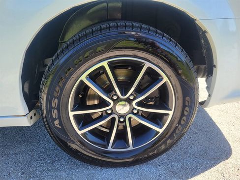 Used 2014 Dodge Grand Caravan SE FWD image 30