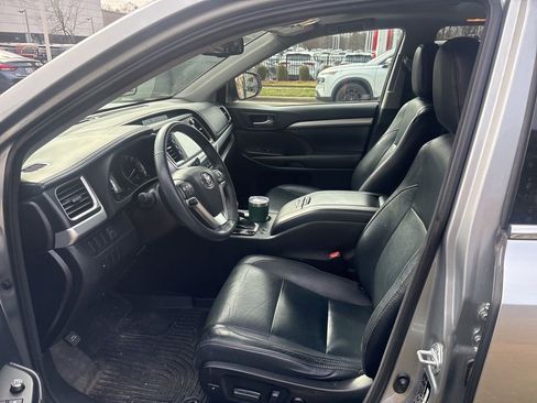 Used 2016 Toyota Highlander XLE image 5