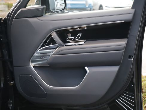 New 2026 Land Rover Range Rover Long Wheelbase SE image 11