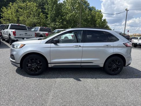 Used 2023 Ford Edge SE w/ Black Appearance Package AWD/4WD image 4