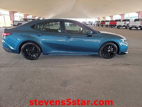 Used 2025 Toyota Camry SE FWD image 5