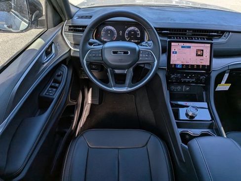 New 2025 Jeep Grand Cherokee Limited w/ Luxury Tech Group II RWD image 14