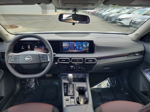 New 2026 Nissan Sentra SR w/ Floor Mat Package FWD image 9