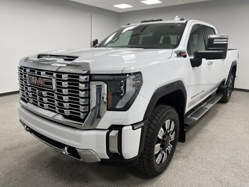 Used 2024 GMC Sierra 2500 Denali image 4