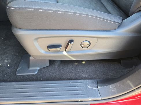 New 2026 Nissan Pathfinder SV image 32