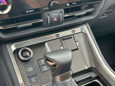 Used 2024 Lexus GX 550 w/ Cold Area Package AWD/4WD image 26