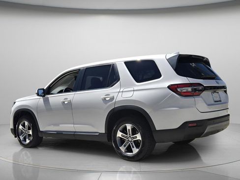 Certified 2024 Honda Pilot EX-L image 8