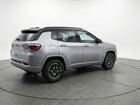 Used 2025 Jeep Compass Trailhawk image 9