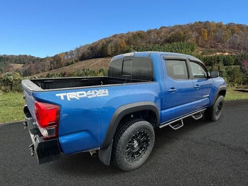 Used 2018 Toyota Tacoma TRD Off-Road image 7