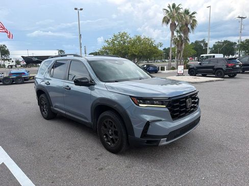 Used 2024 Honda Pilot TrailSport image 3