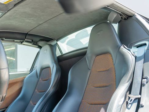 Used 2014 McLaren MP4-12C Spider RWD image 16