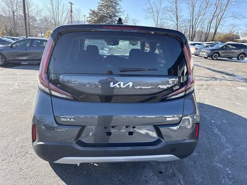 Used 2023 Kia Soul EX image 4
