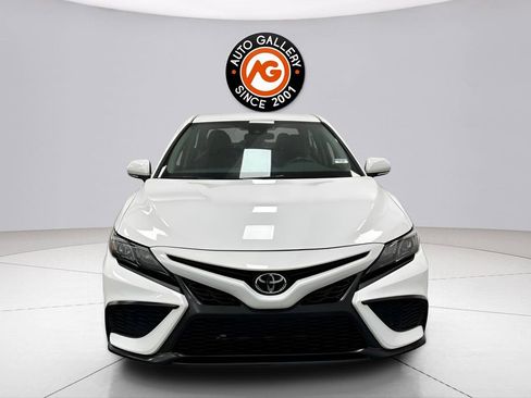 Used 2024 Toyota Camry SE FWD image 2