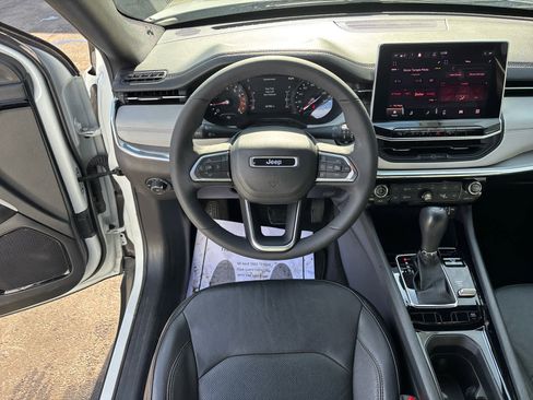 Used 2023 Jeep Compass Limited image 7