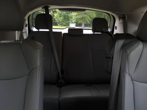 Used 2024 Toyota Sienna XLE FWD image 16