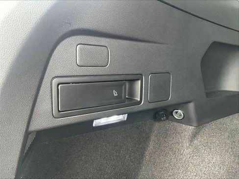 Used 2023 Volkswagen Tiguan SE R-Line AWD/4WD image 18