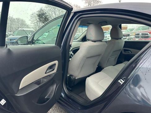 Used 2015 Chevrolet Cruze LT w/ Technology Package image 13