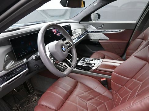 Used 2023 BMW 760i xDrive image 37