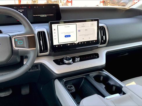 New 2025 Ford Expedition Active image 6