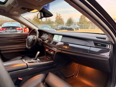 Used 2010 BMW 750Li xDrive image 27