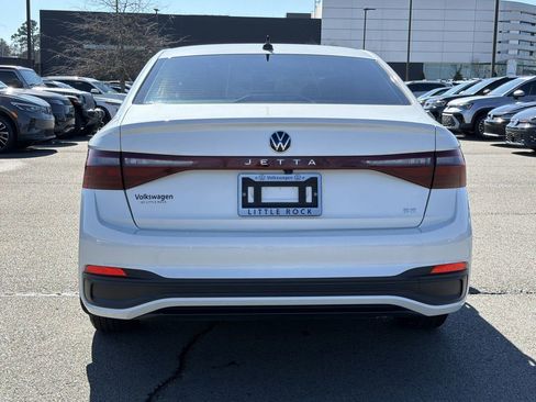 Used 2025 Volkswagen Jetta SE image 4