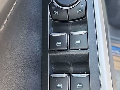 Used 2021 Ford Explorer XLT image 27