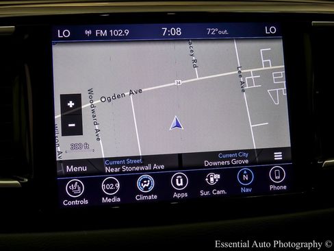 Used 2018 Chrysler Pacifica Touring-L Plus w/ Advanced Safetytec Group FWD image 18