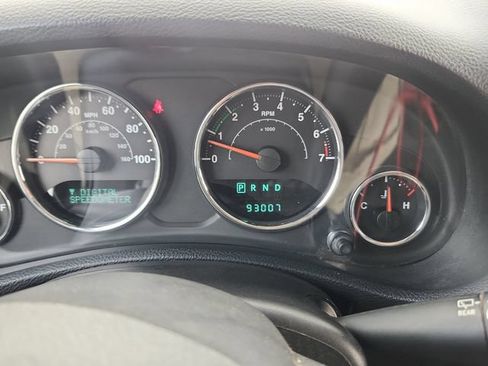 Used 2014 Jeep Wrangler Unlimited Rubicon w/ Connectivity Group AWD/4WD image 11