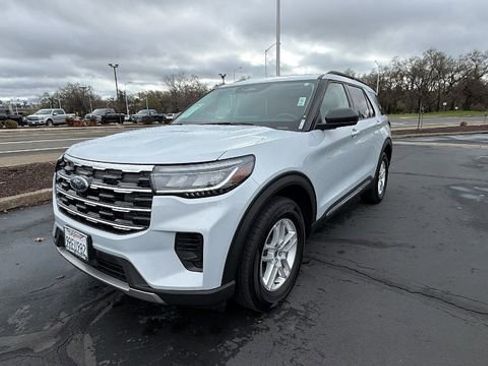 Used 2025 Ford Explorer Active image 1