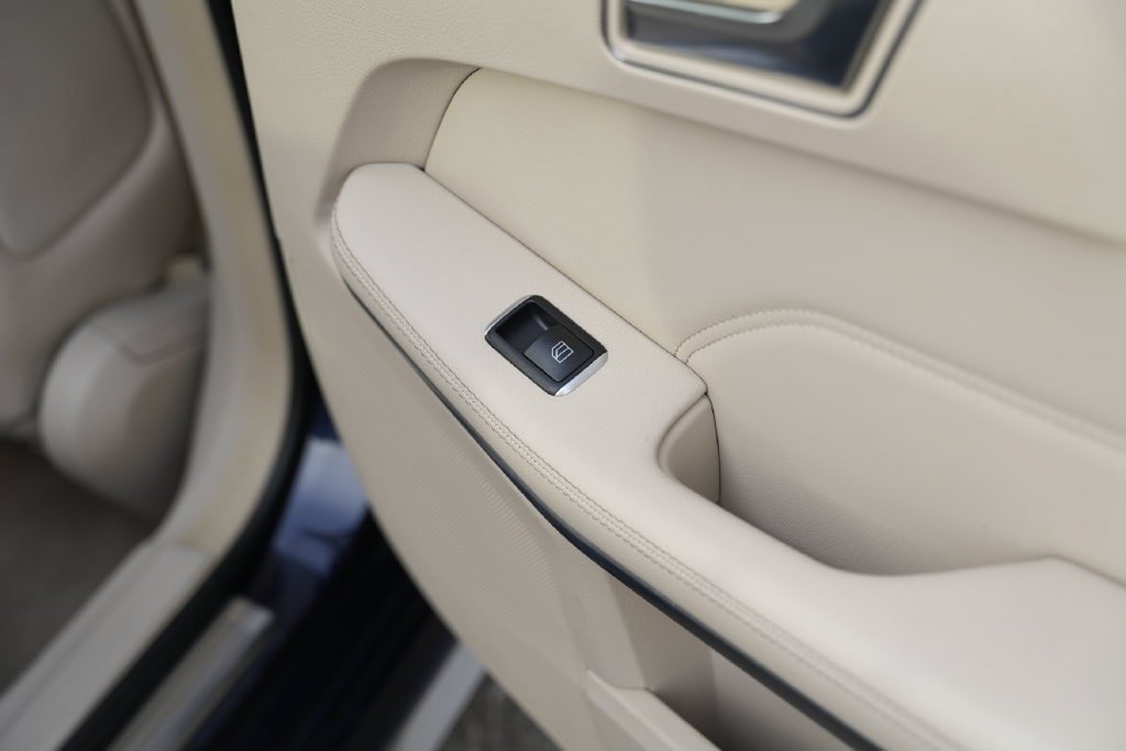 Used 2016 Mercedes-Benz E 350 4MATIC Sedan image 43