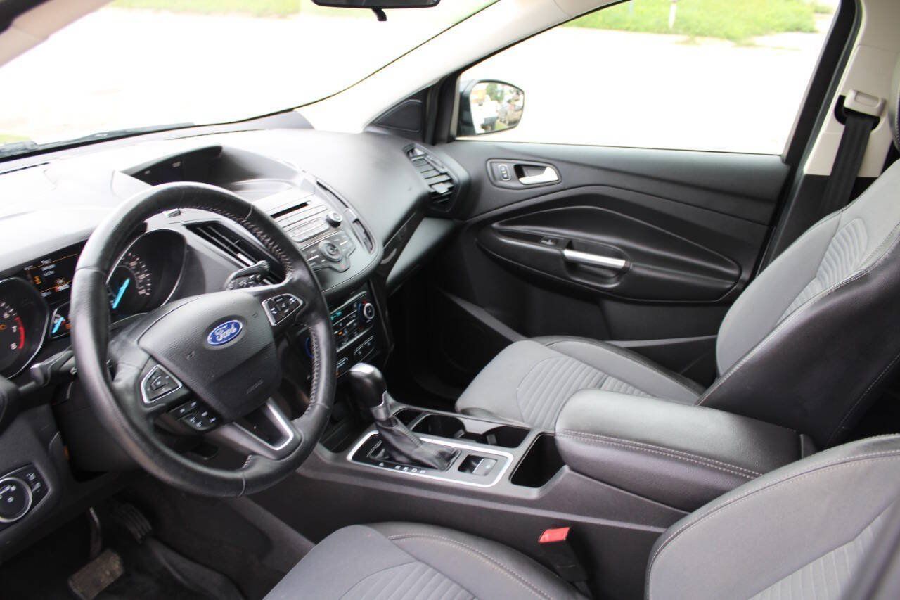 Used 2018 Ford Escape SE w/ SE Sport Appearance Package AWD/4WD image 20