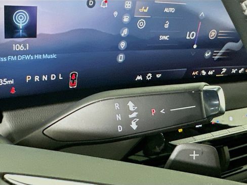 Used 2025 Buick Enclave Preferred image 25