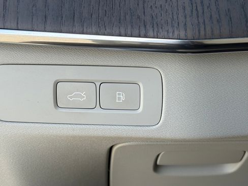 Certified 2023 Volvo XC90 T8 Plus image 19