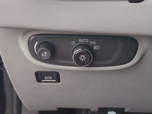Used 2023 GMC Terrain SLE w/ Driver Convenience Package FWD image 19