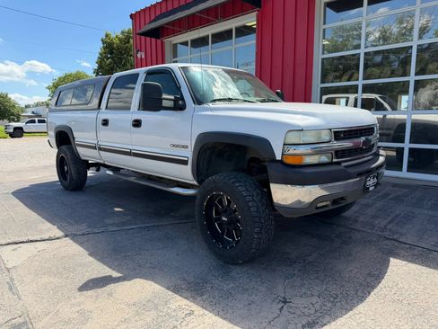 Used 2002 Chevrolet Silverado 2500 LT w/ Off-Road Skid Plate Pkg AWD/4WD image 2
