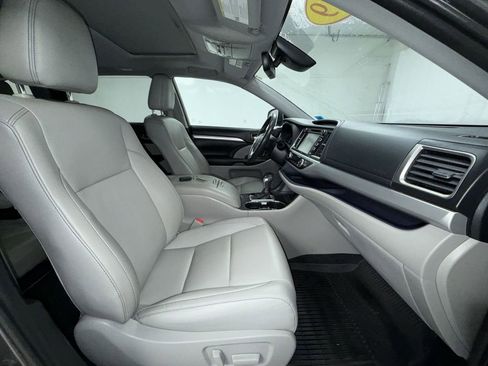 Used 2019 Toyota Highlander XLE image 13