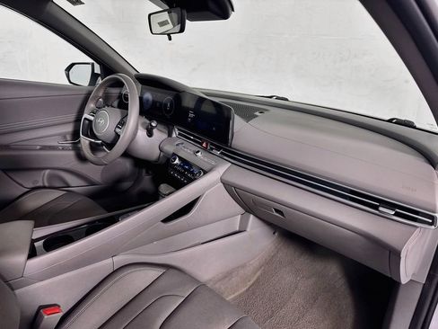 Used 2025 Hyundai Elantra SEL FWD image 31