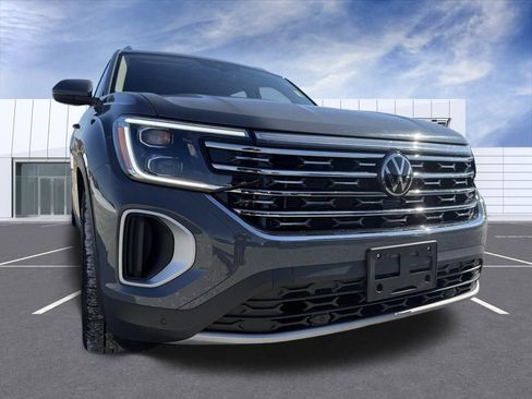 Used 2025 Volkswagen Atlas SEL AWD/4WD image 8