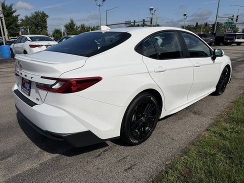 Used 2025 Toyota Camry SE AWD/4WD image 5